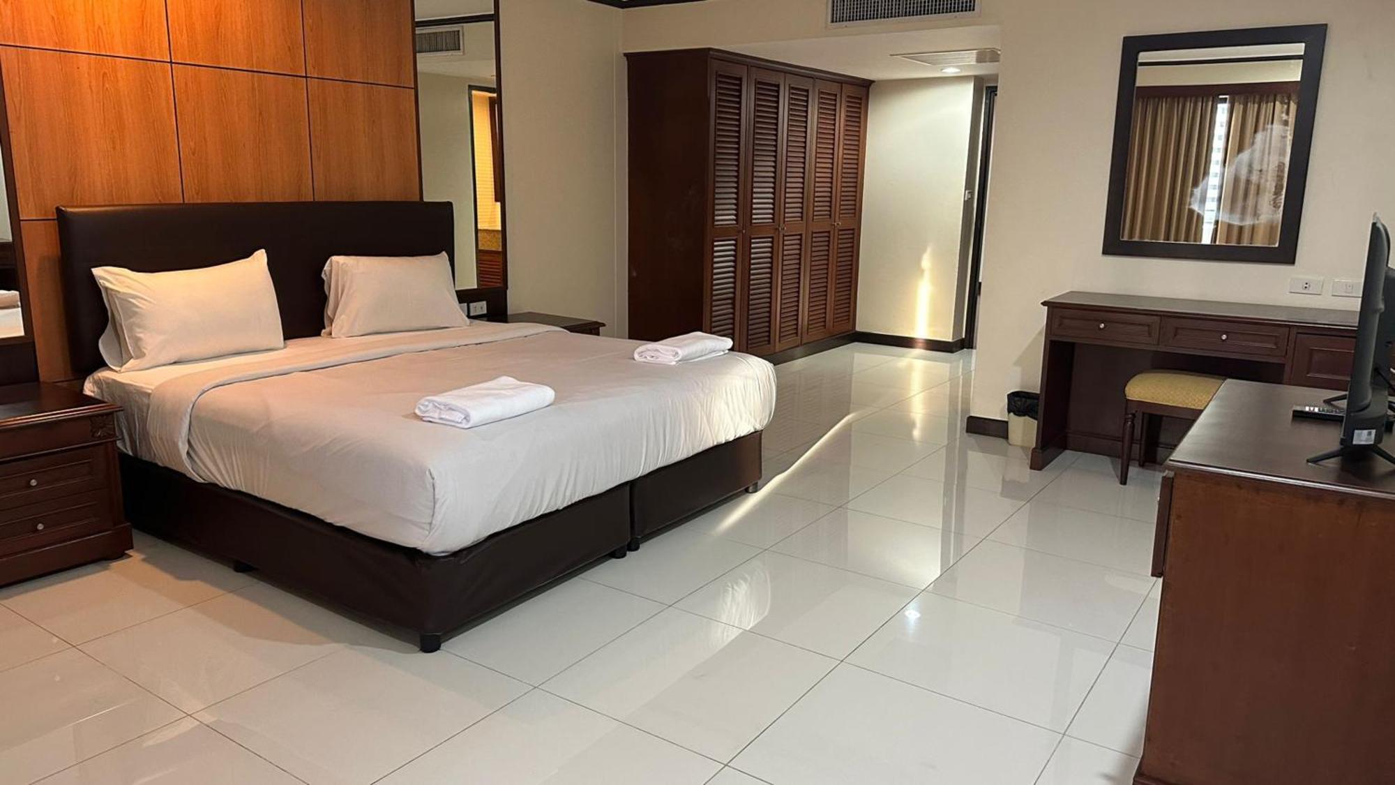 Omni Tower Sukhumvit Soi 4 Direct Lägenhet Bangkok Exteriör bild