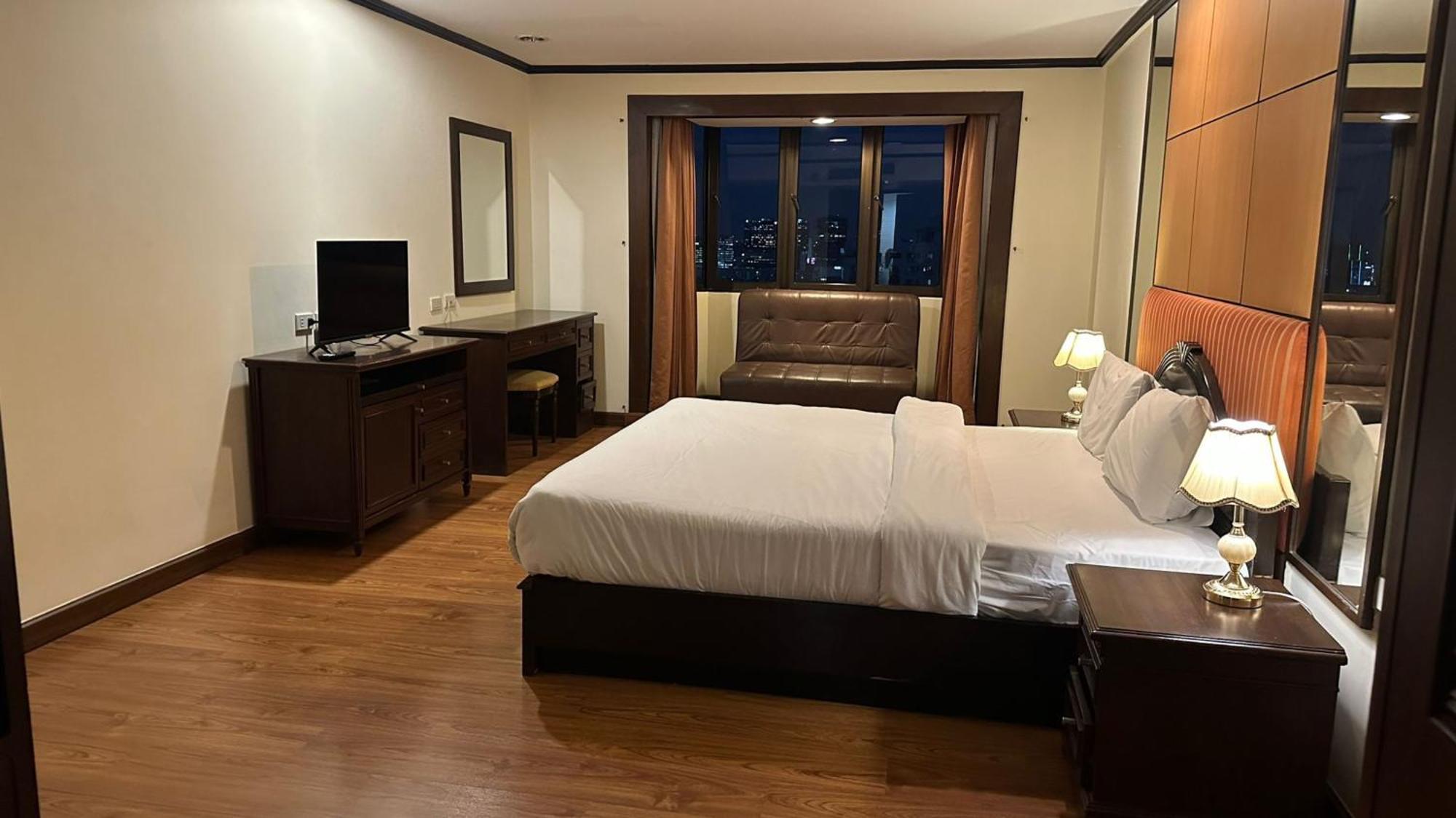 Omni Tower Sukhumvit Soi 4 Direct Lägenhet Bangkok Exteriör bild