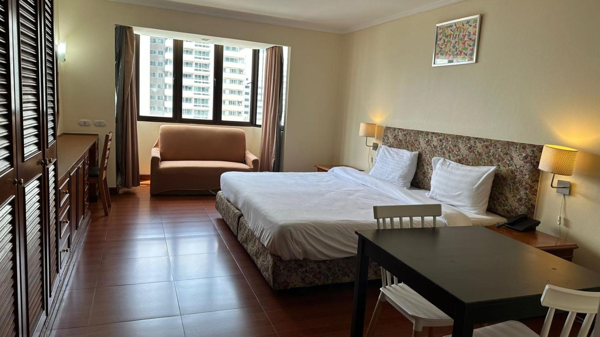 Omni Tower Sukhumvit Soi 4 Direct Lägenhet Bangkok Exteriör bild