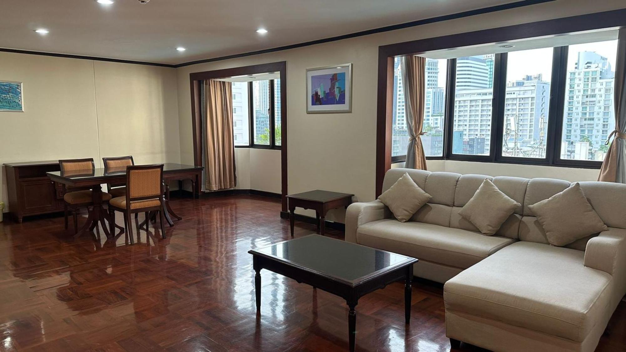 Omni Tower Sukhumvit Soi 4 Direct Lägenhet Bangkok Exteriör bild