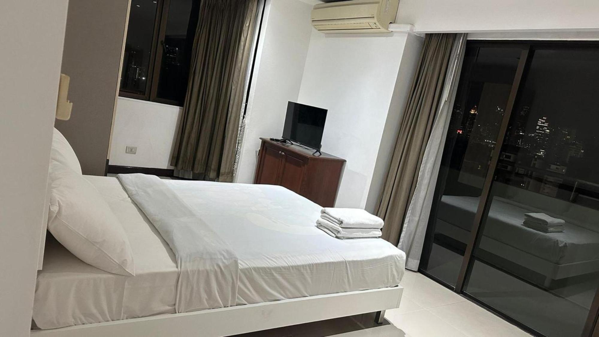 Omni Tower Sukhumvit Soi 4 Direct Lägenhet Bangkok Exteriör bild