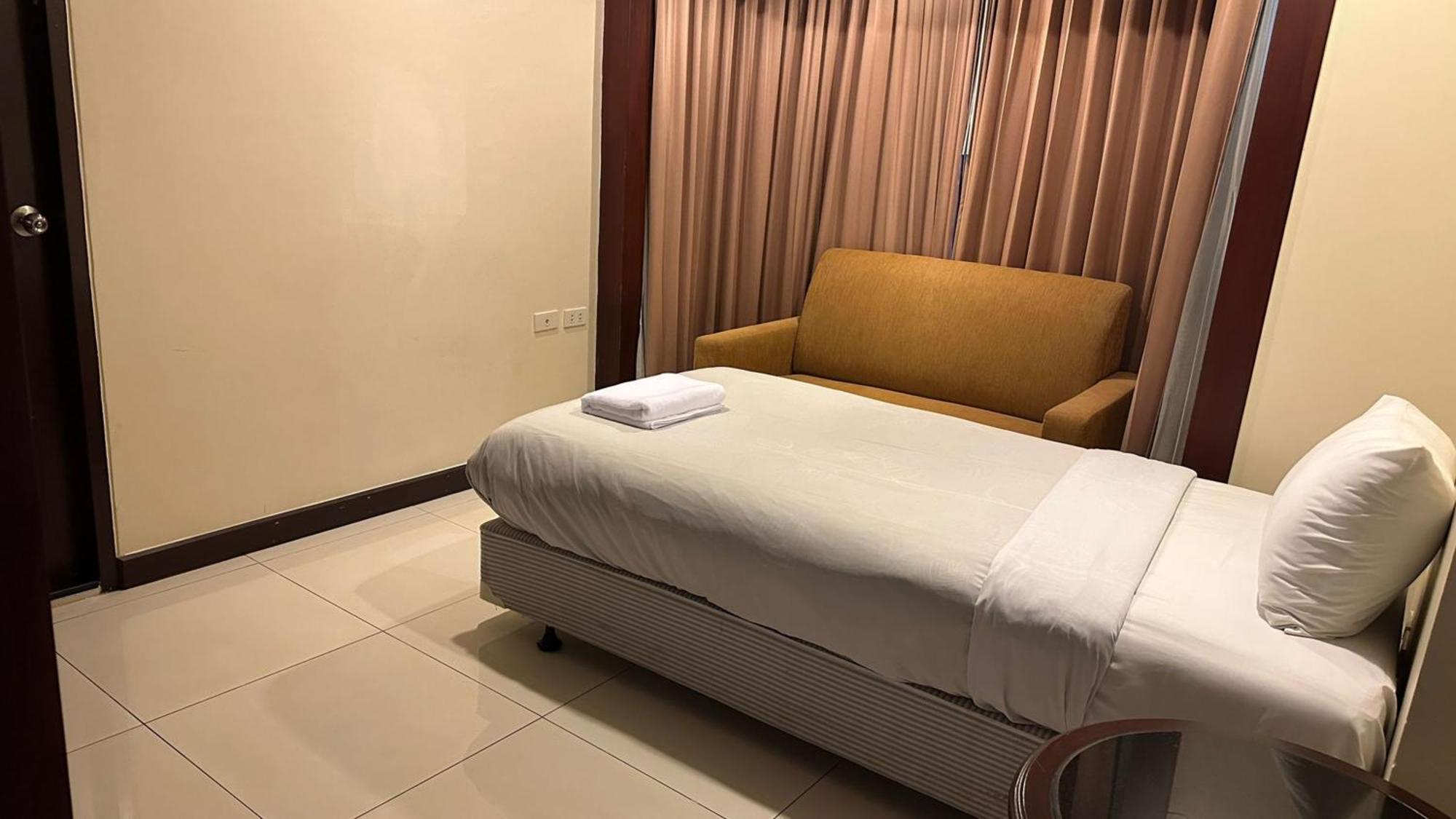 Omni Tower Sukhumvit Soi 4 Direct Lägenhet Bangkok Exteriör bild