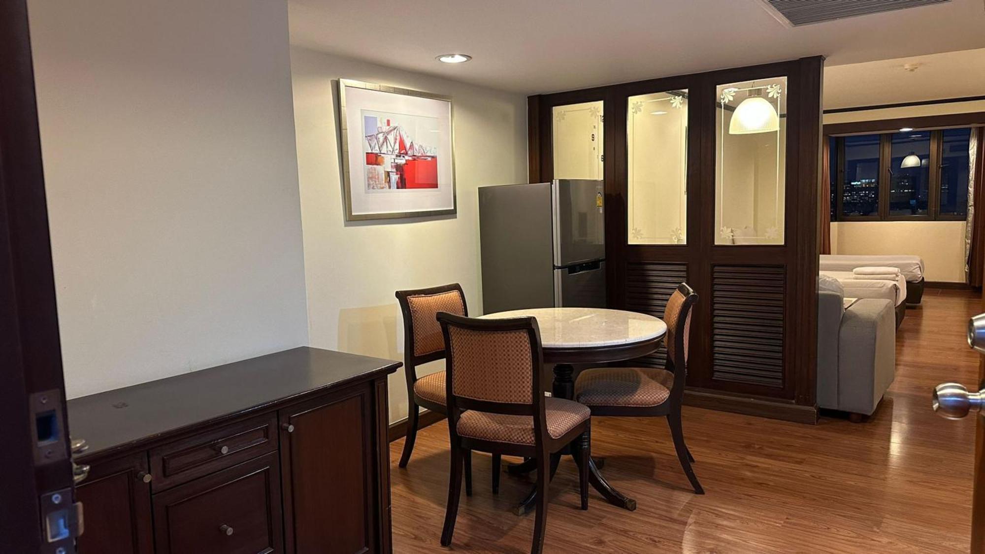 Omni Tower Sukhumvit Soi 4 Direct Lägenhet Bangkok Exteriör bild