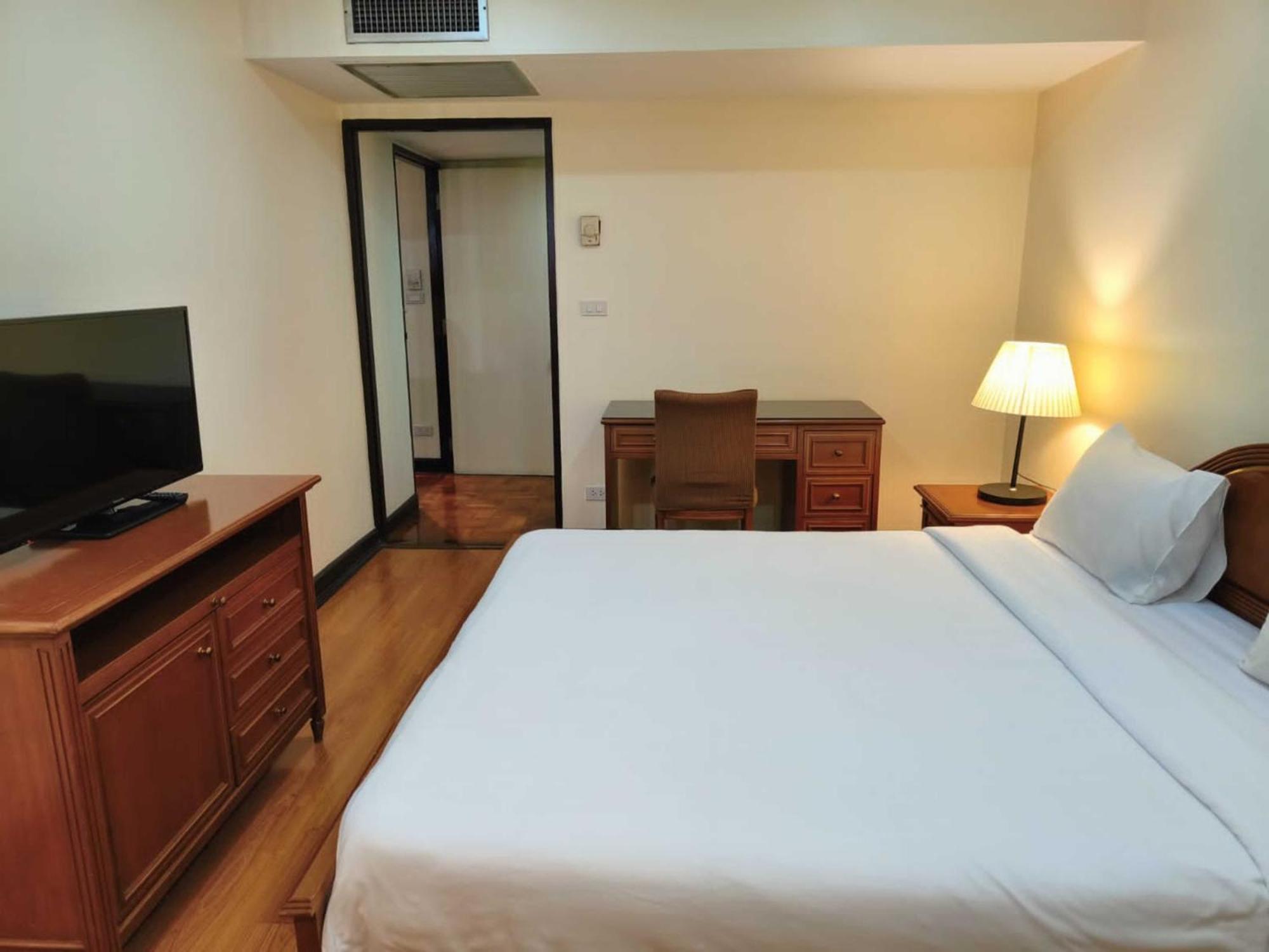 Omni Tower Sukhumvit Soi 4 Direct Lägenhet Bangkok Exteriör bild