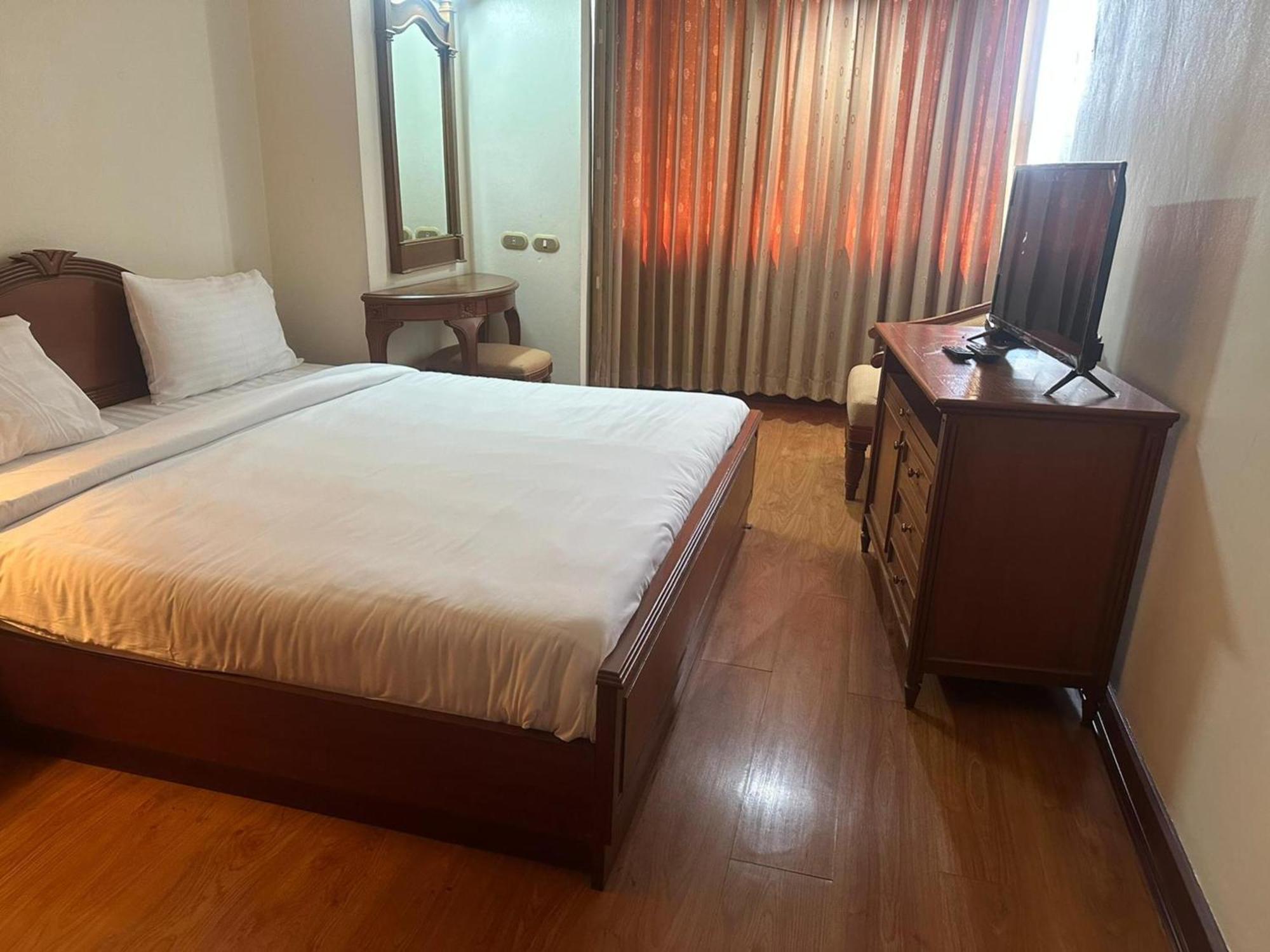 Omni Tower Sukhumvit Soi 4 Direct Lägenhet Bangkok Exteriör bild