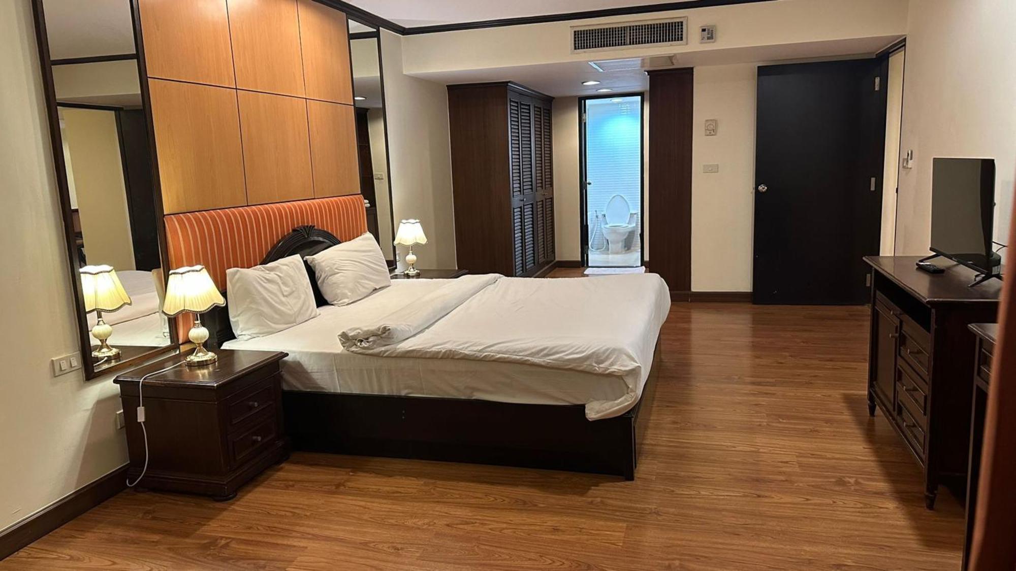 Omni Tower Sukhumvit Soi 4 Direct Lägenhet Bangkok Exteriör bild
