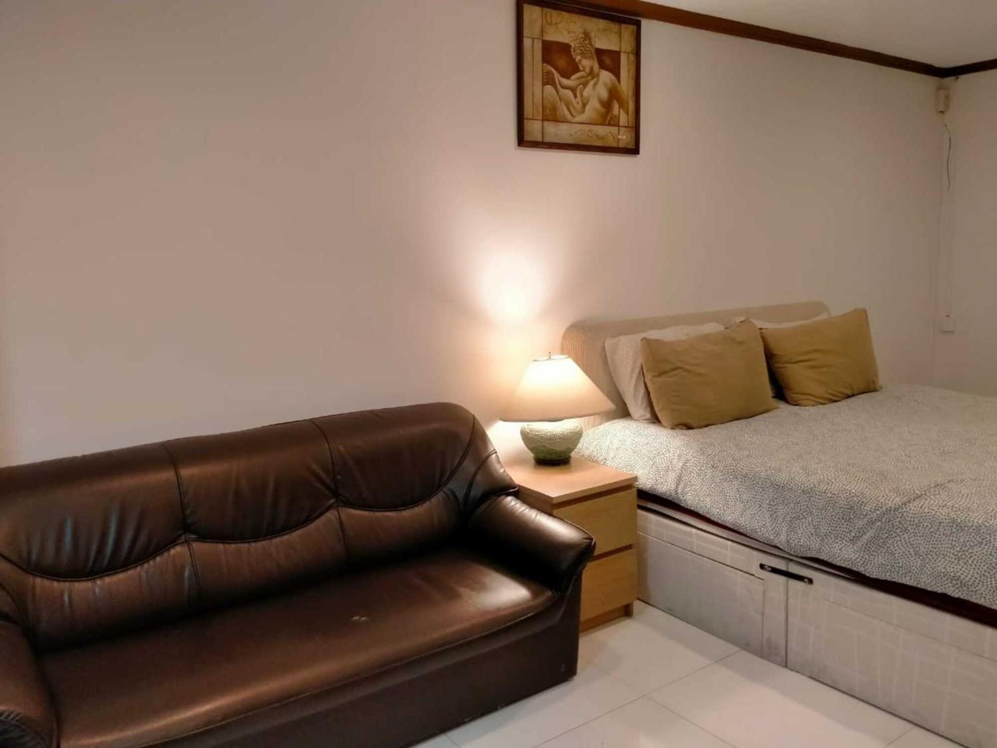 Omni Tower Sukhumvit Soi 4 Direct Lägenhet Bangkok Exteriör bild