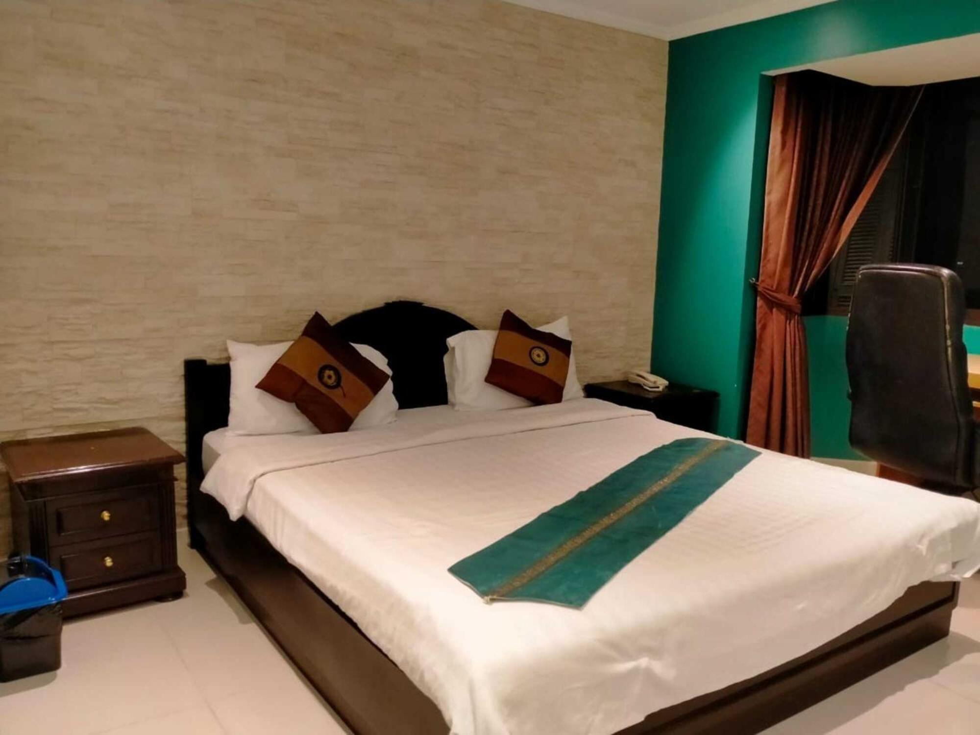 Omni Tower Sukhumvit Soi 4 Direct Lägenhet Bangkok Exteriör bild