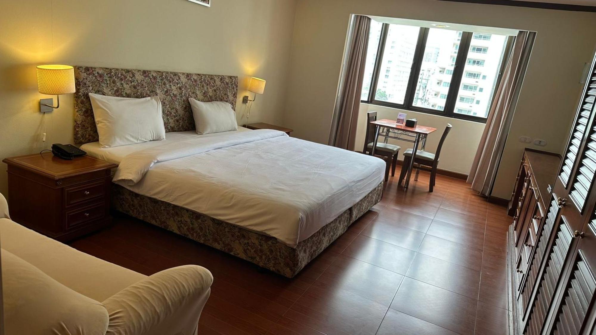 Omni Tower Sukhumvit Soi 4 Direct Lägenhet Bangkok Exteriör bild
