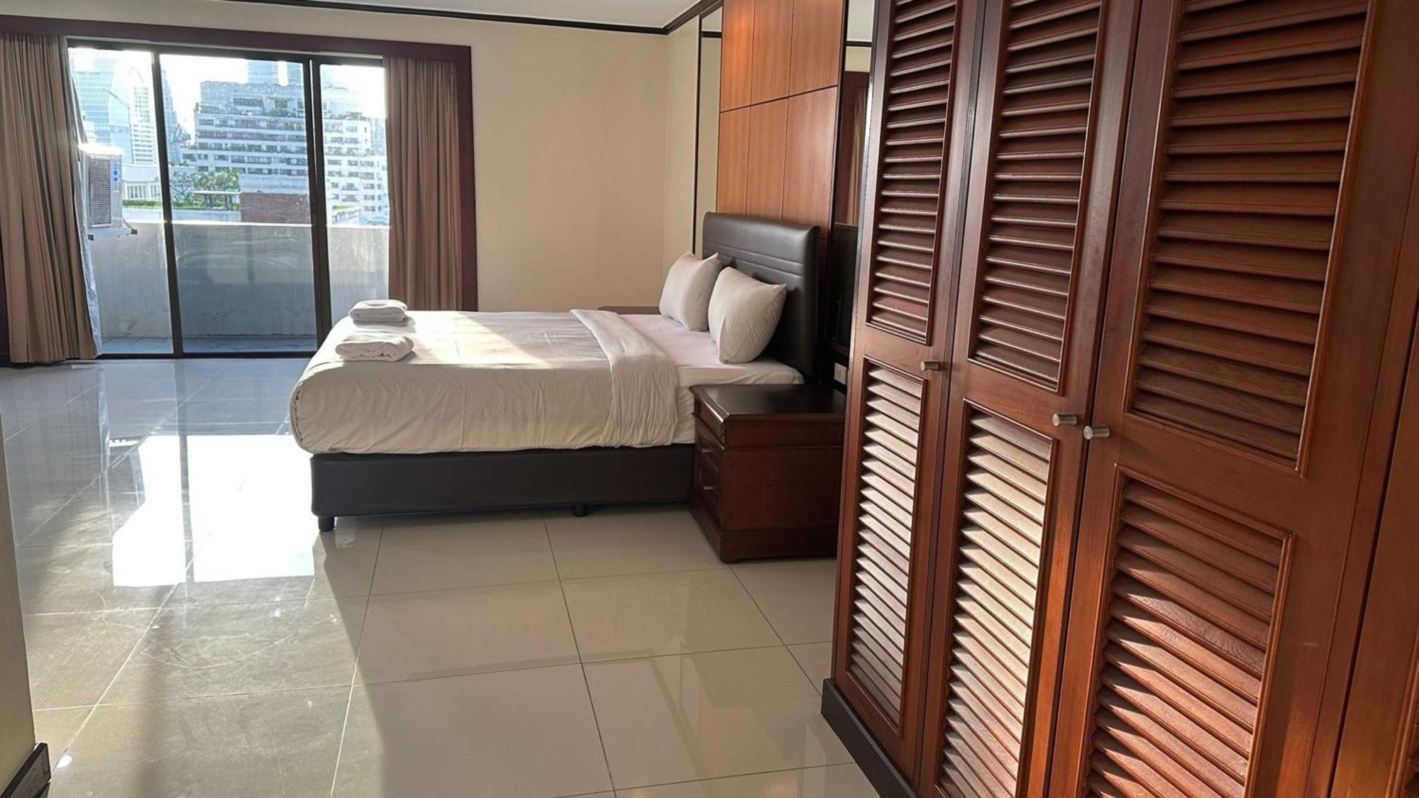 Omni Tower Sukhumvit Soi 4 Direct Lägenhet Bangkok Exteriör bild