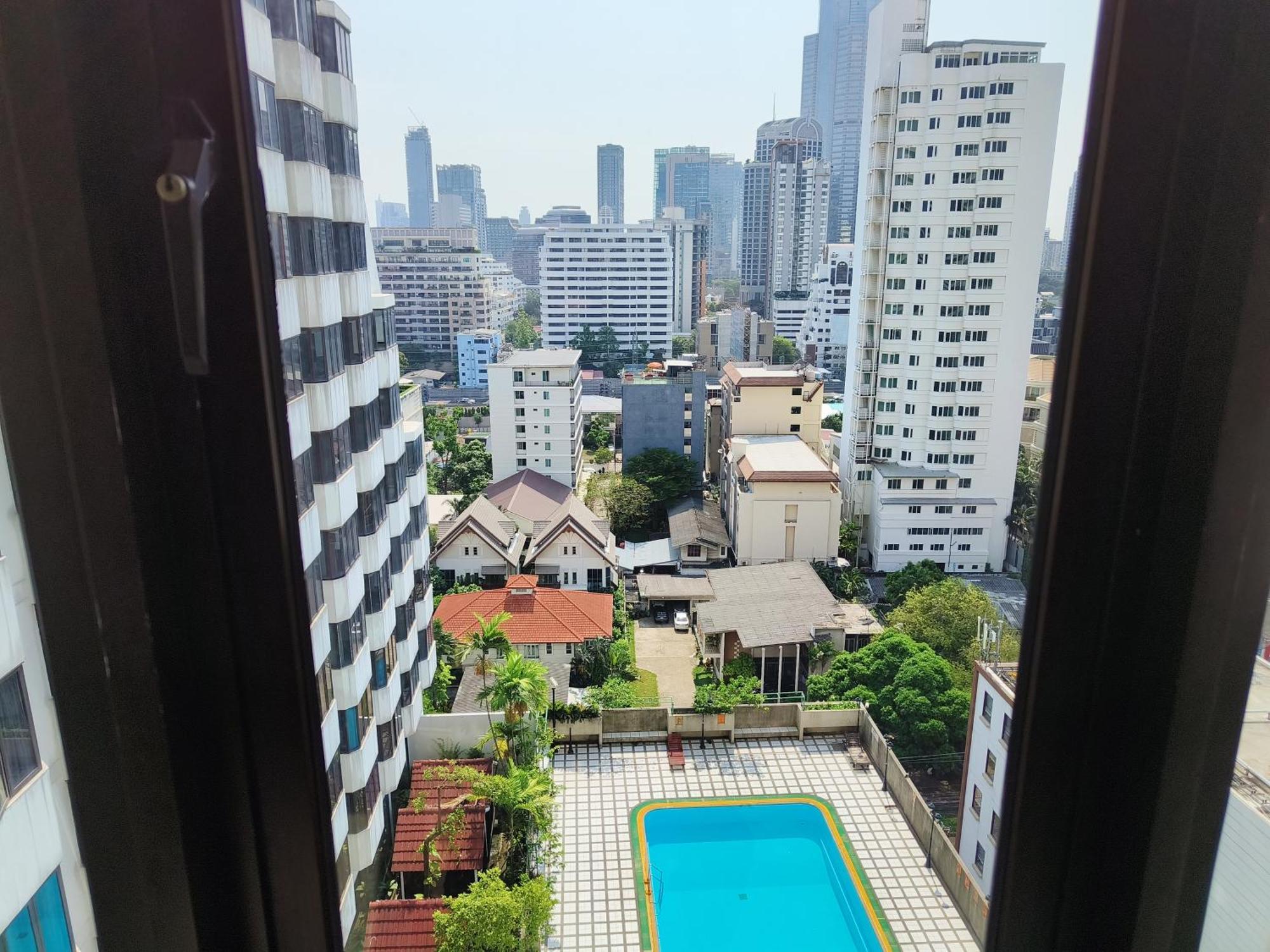 Omni Tower Sukhumvit Soi 4 Direct Lägenhet Bangkok Exteriör bild