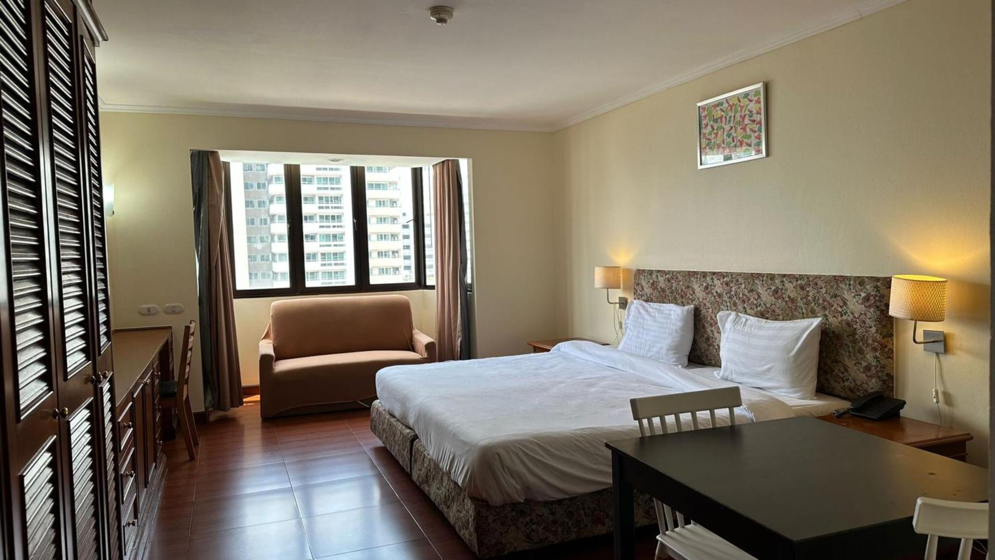 Omni Tower Sukhumvit Soi 4 Direct Lägenhet Bangkok Exteriör bild
