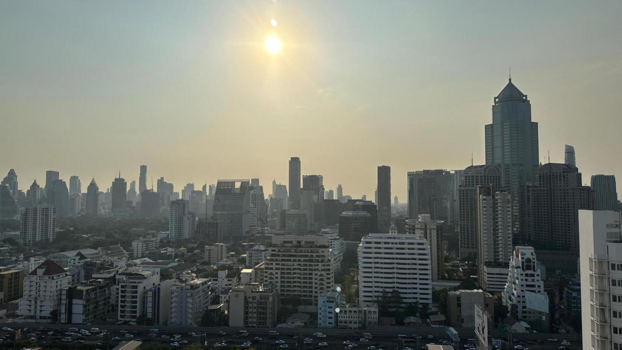 Omni Tower Sukhumvit Soi 4 Direct Lägenhet Bangkok Exteriör bild
