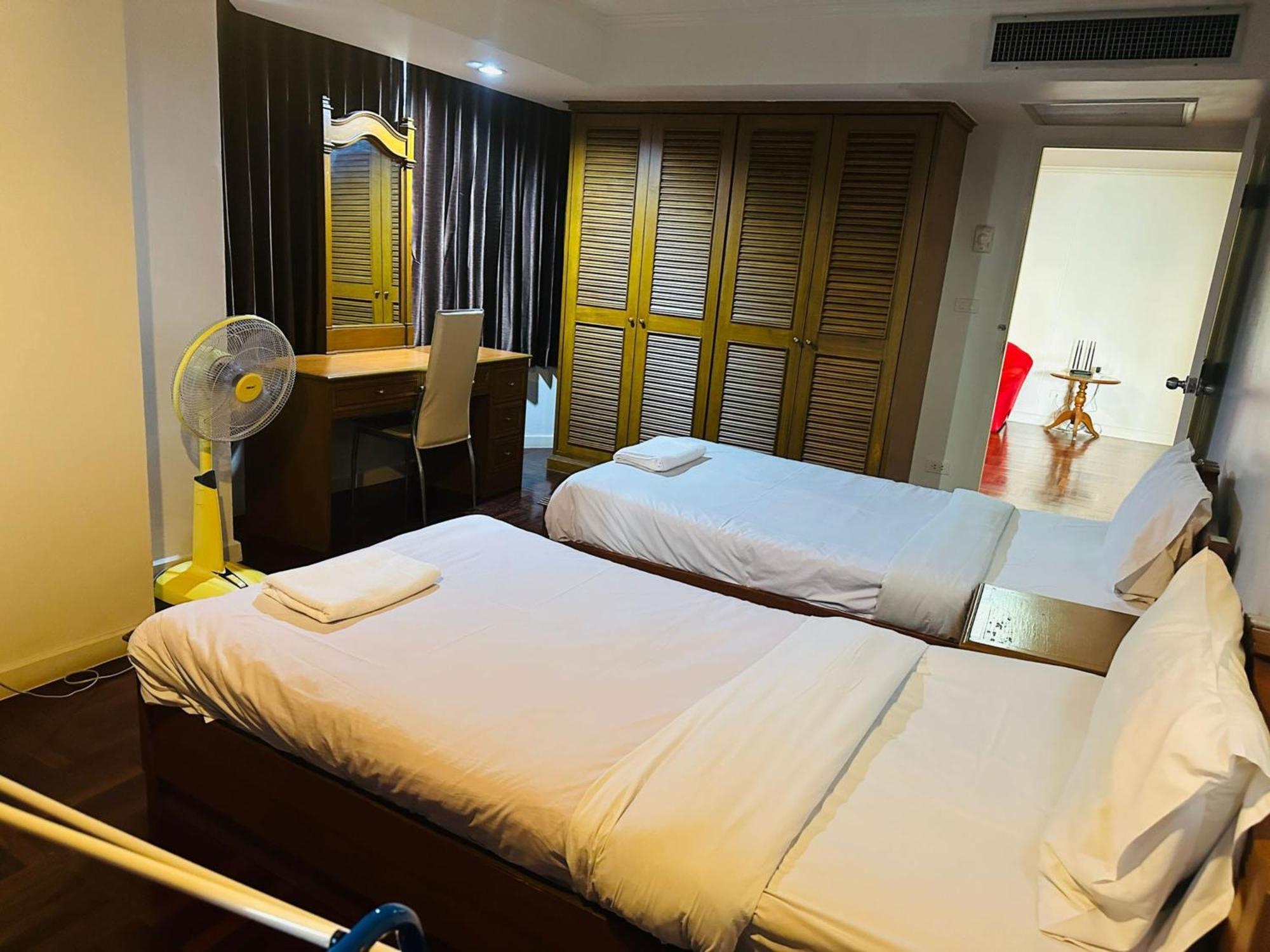 Omni Tower Sukhumvit Soi 4 Direct Lägenhet Bangkok Exteriör bild