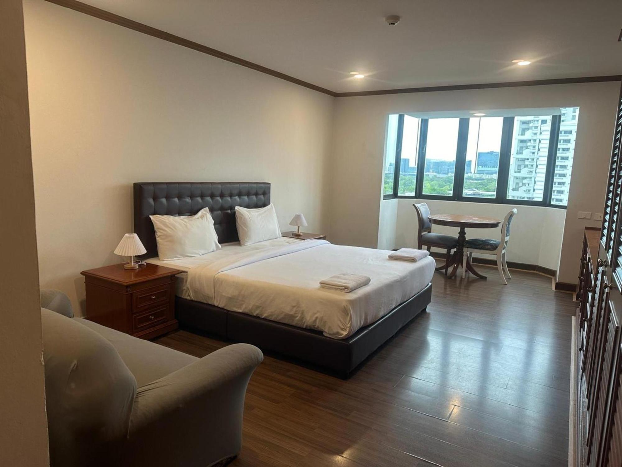 Omni Tower Sukhumvit Soi 4 Direct Lägenhet Bangkok Exteriör bild