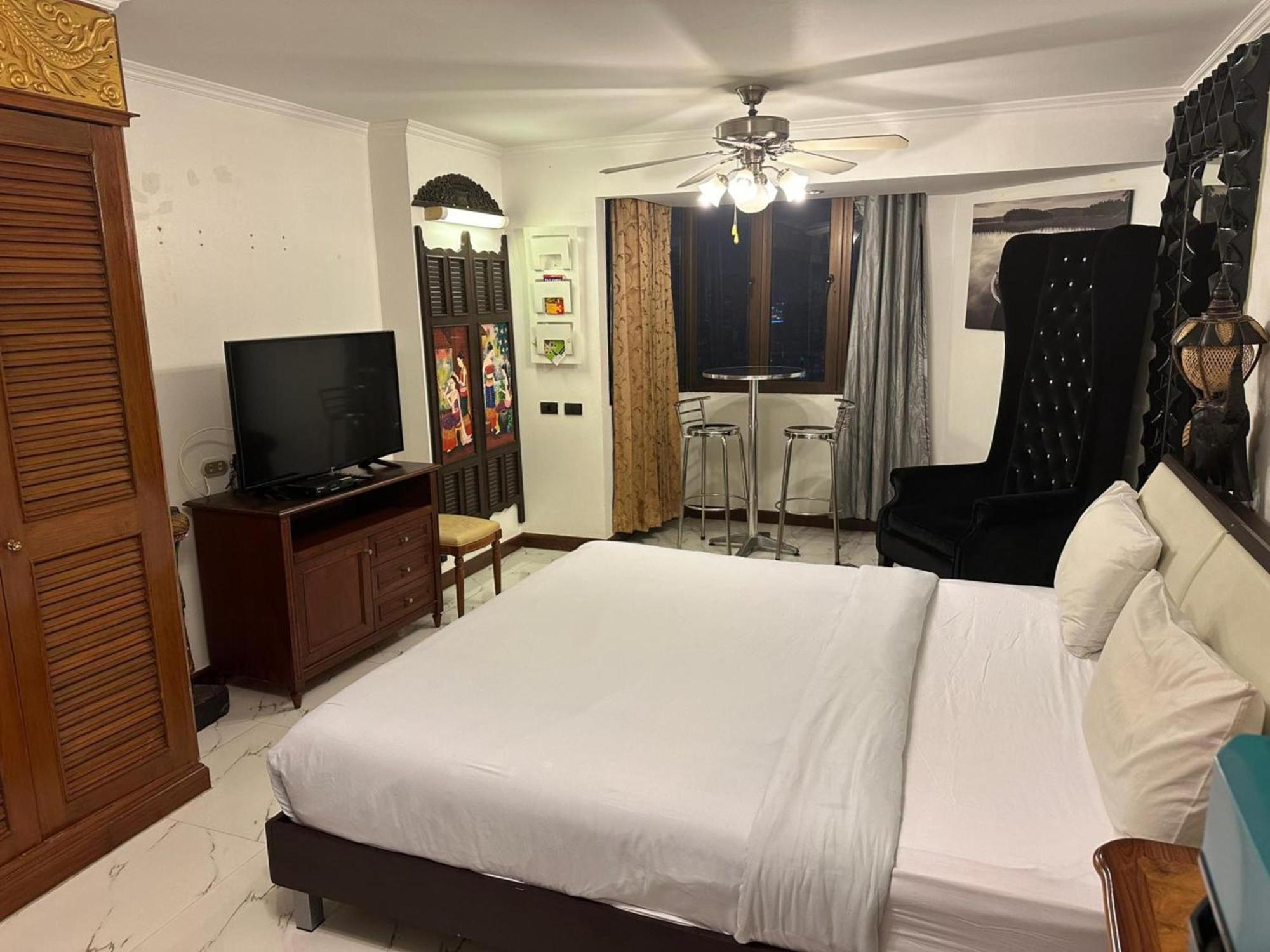 Omni Tower Sukhumvit Soi 4 Direct Lägenhet Bangkok Exteriör bild