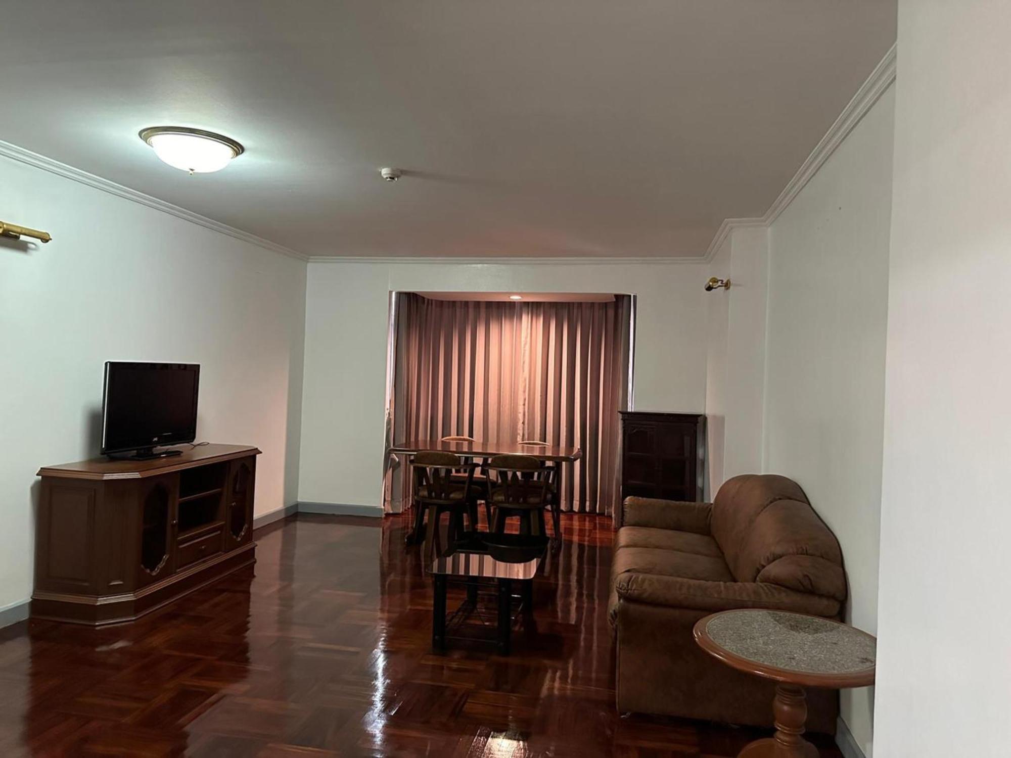 Omni Tower Sukhumvit Soi 4 Direct Lägenhet Bangkok Exteriör bild