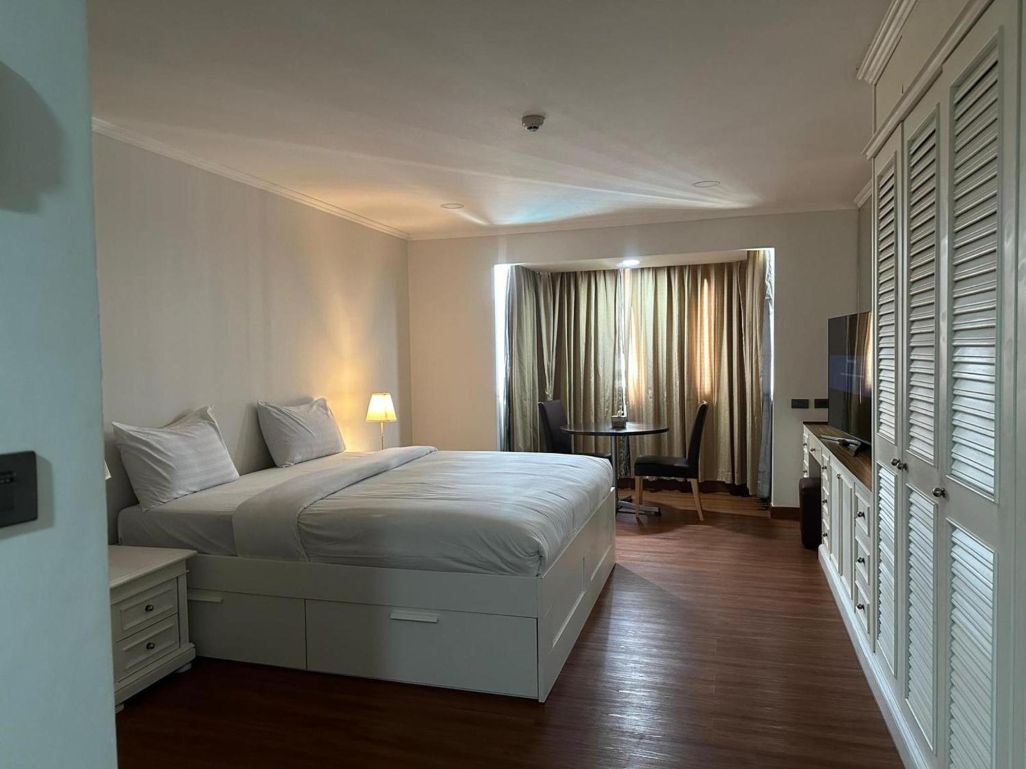 Omni Tower Sukhumvit Soi 4 Direct Lägenhet Bangkok Exteriör bild