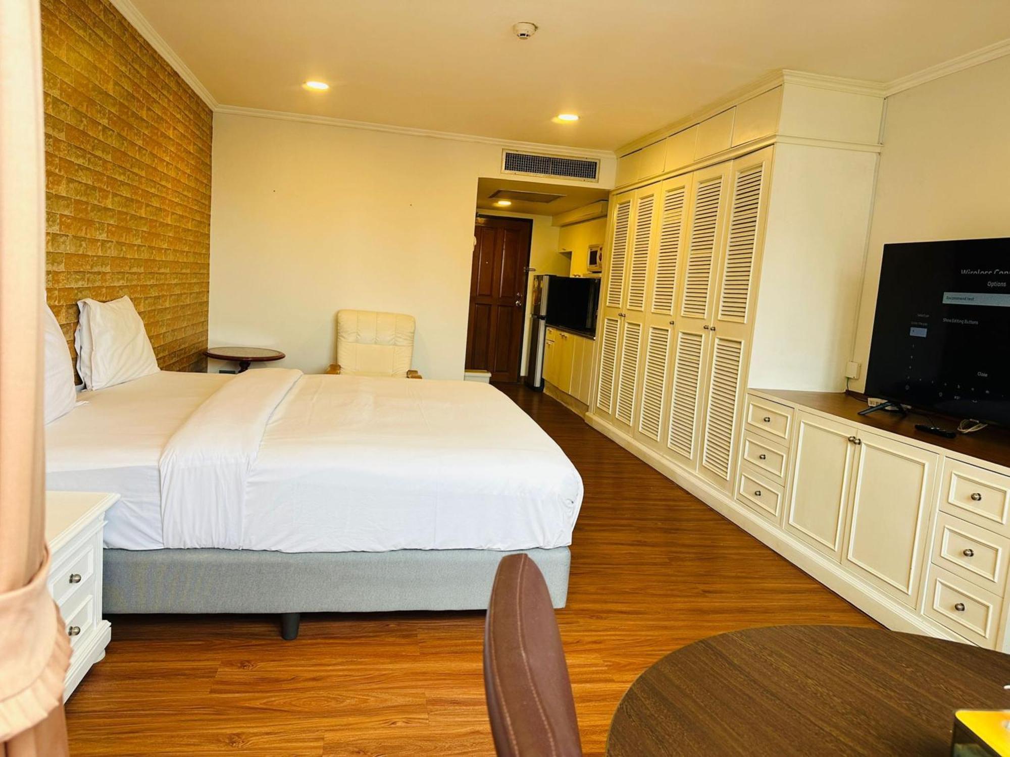 Omni Tower Sukhumvit Soi 4 Direct Lägenhet Bangkok Exteriör bild