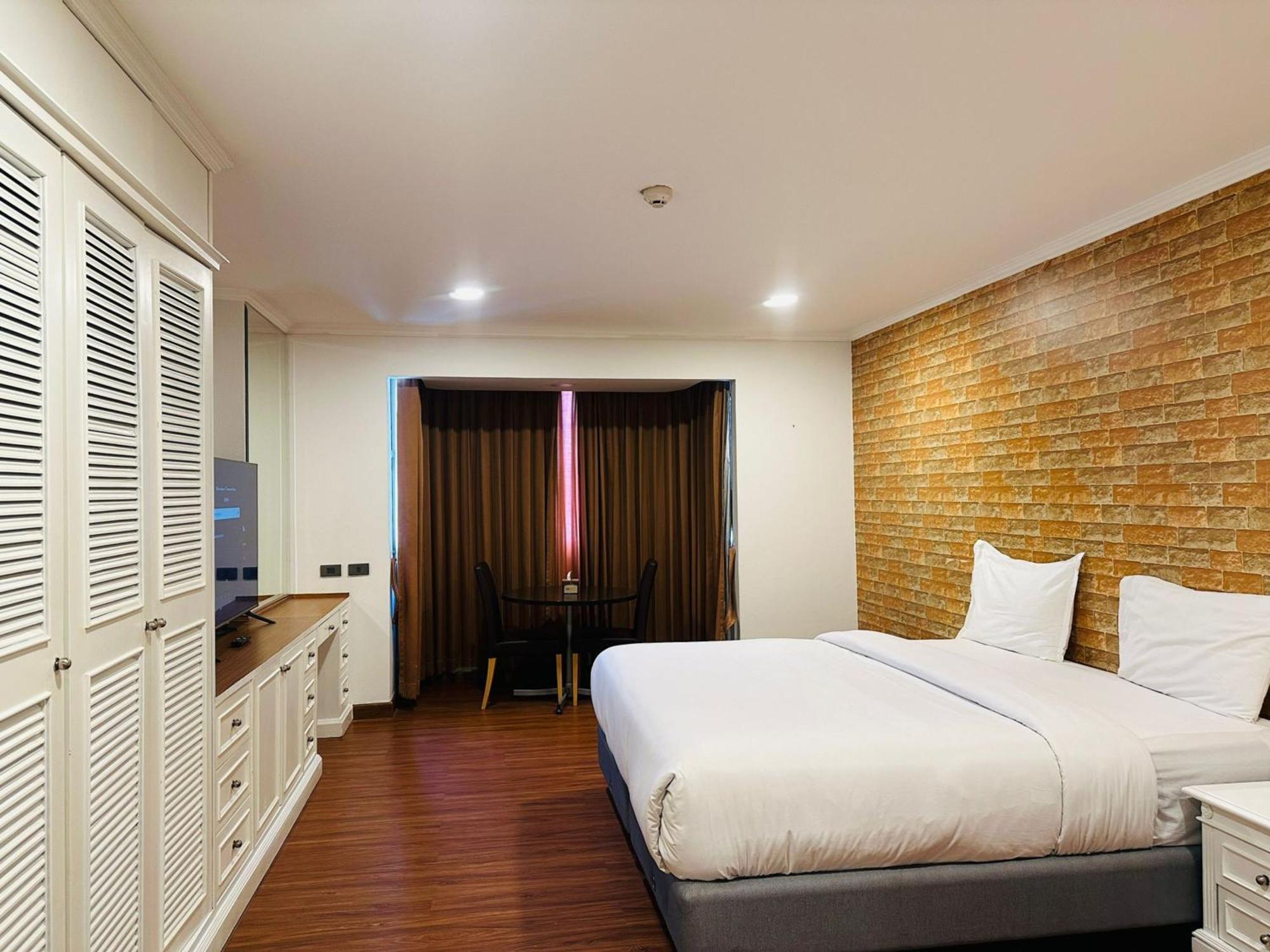 Omni Tower Sukhumvit Soi 4 Direct Lägenhet Bangkok Exteriör bild
