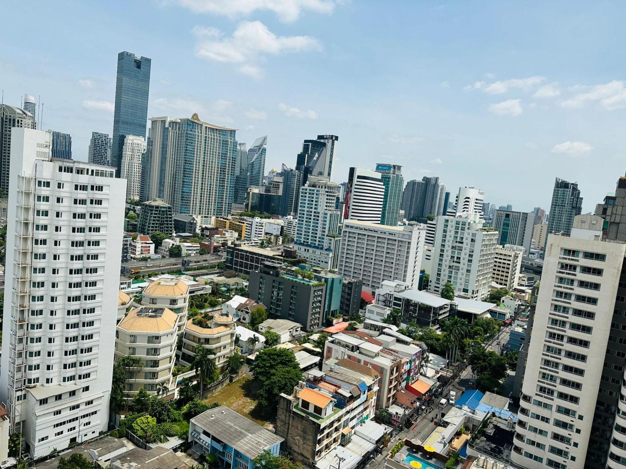 Omni Tower Sukhumvit Soi 4 Direct Lägenhet Bangkok Exteriör bild