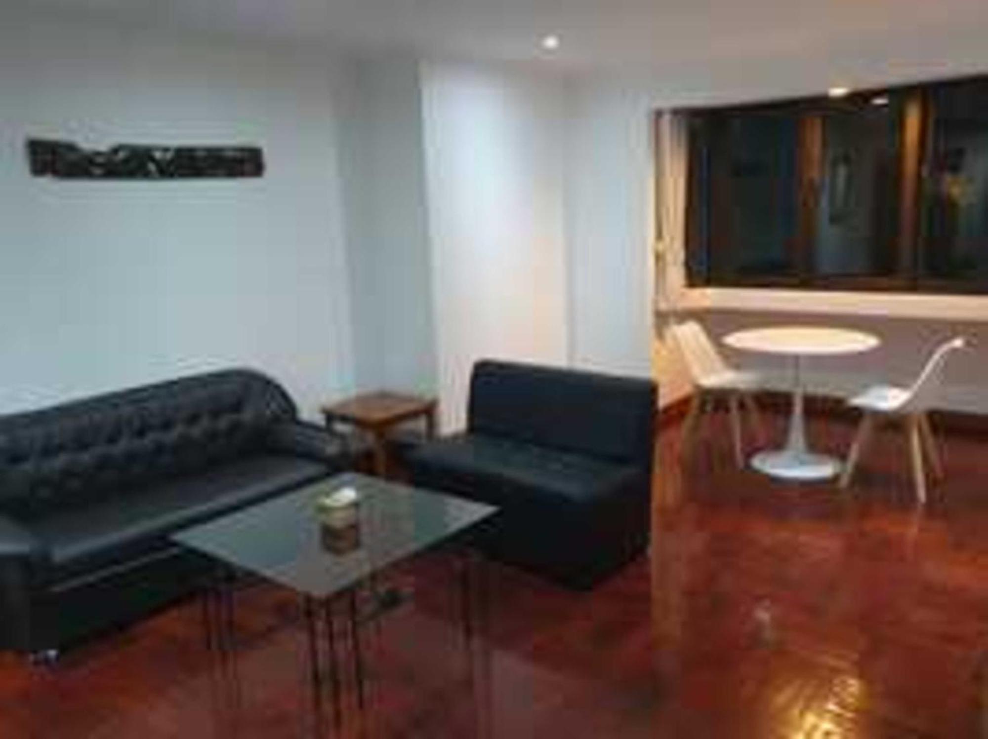 Omni Tower Sukhumvit Soi 4 Direct Lägenhet Bangkok Exteriör bild