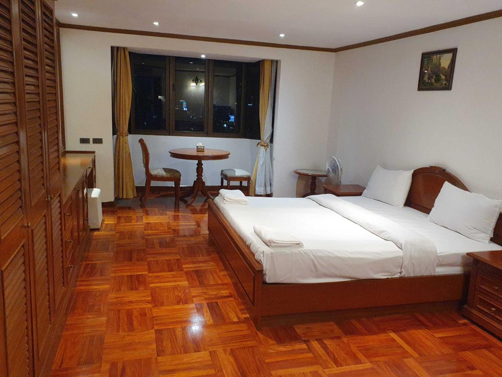 Omni Tower Sukhumvit Soi 4 Direct Lägenhet Bangkok Exteriör bild