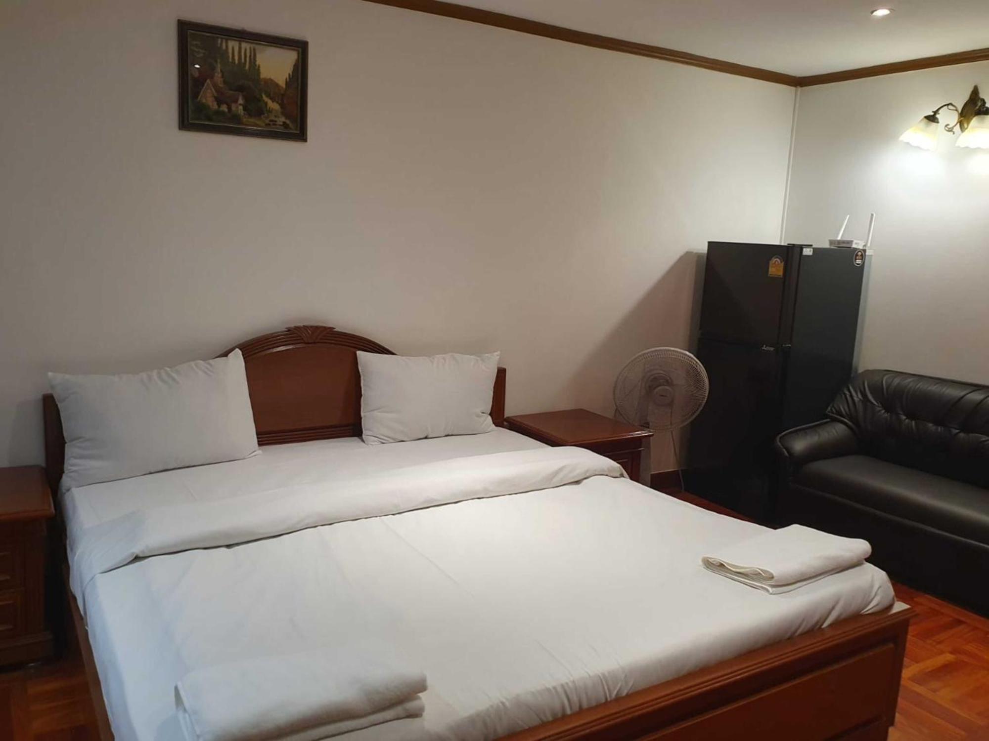 Omni Tower Sukhumvit Soi 4 Direct Lägenhet Bangkok Exteriör bild