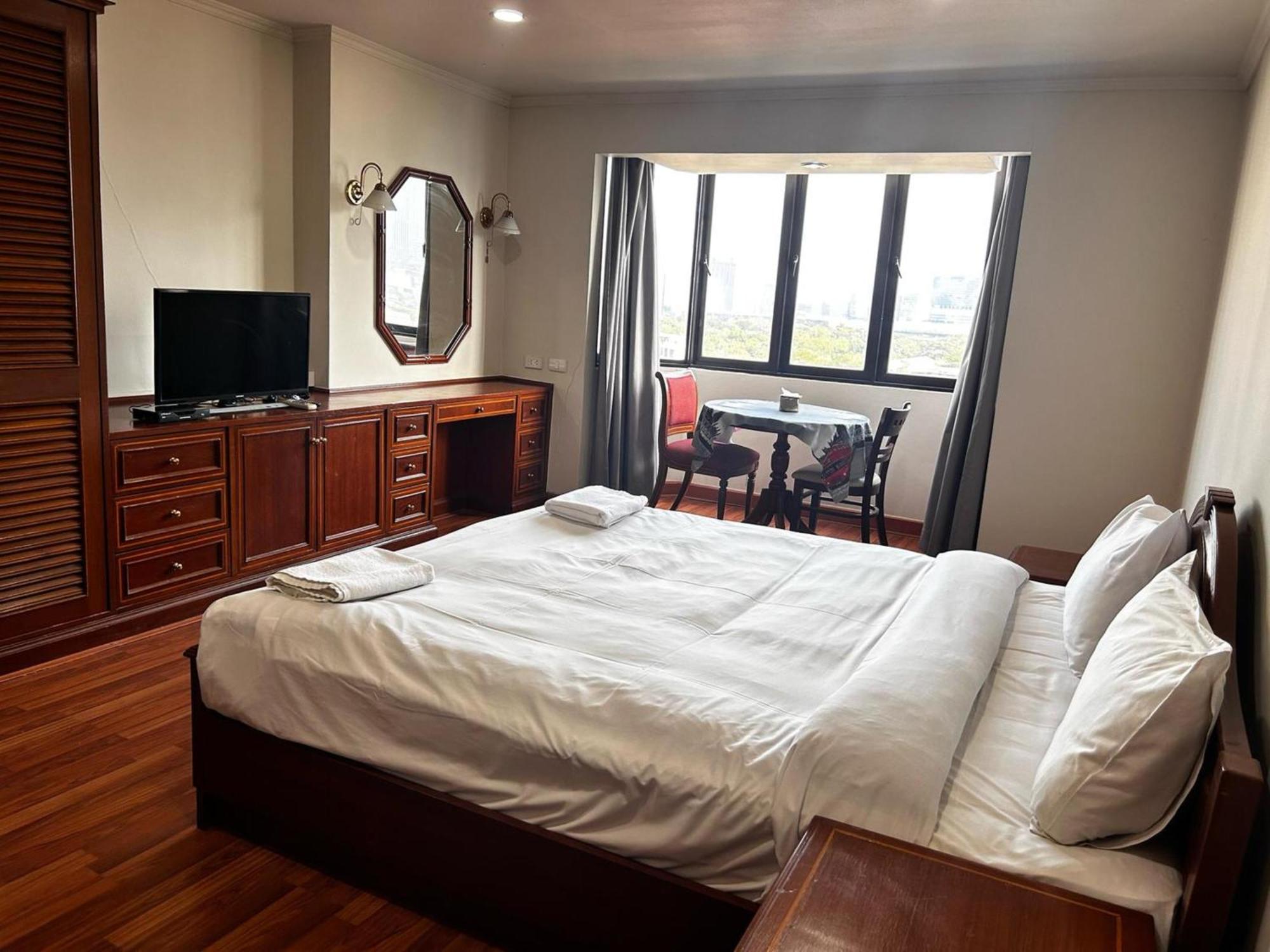 Omni Tower Sukhumvit Soi 4 Direct Lägenhet Bangkok Exteriör bild