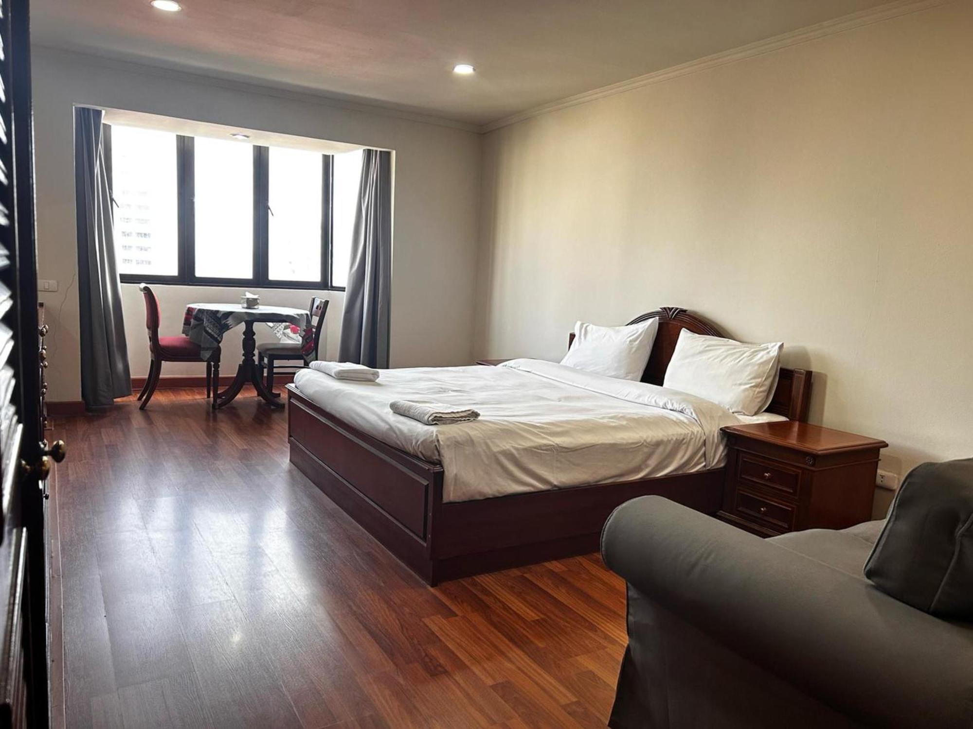 Omni Tower Sukhumvit Soi 4 Direct Lägenhet Bangkok Exteriör bild